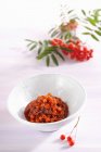 Rowan chutney with tomatoes, peppers and sultanas - foto de stock