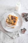 Kuchen sieben Gläser Joghurt mit Schokoladenflocken — Stockfoto
