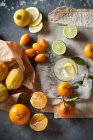 Vários citrinos: limões, limas, kumquats, tangerinas e laranjas — Fotografia de Stock