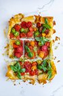 Итальянская паста с помидорами и вишней — стоковое фото