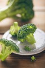 Close-up shot of Fresh broccoli florets - foto de stock