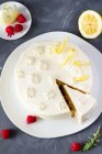 Raspberry and rhubarb cake with lemon cream, sliced — Stock Photo