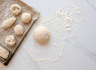 Preparazione del pane, primo piano shot — Foto stock