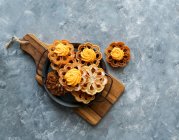 Solteritas (Flores de carnaval con crema) - Biscoitos colombianos para o Natal e a Páscoa — Fotografia de Stock
