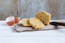 Gros plan de délicieux pain aux amandes Mini, tranché — Photo de stock