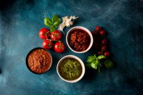 Italienische Saucen - Pesto, Tomatensauce, Sauce Bolognese — Stockfoto