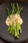 Green asparagus with orange Hollandaise — Stock Photo