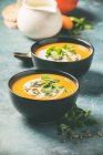 Zuppa di zucca fatta in casa e ingredienti — Foto stock