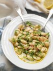 Butter bean salad with pesto — Stock Photo