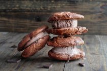 Melting cioccolato gelato biscotto sandwiche — Foto stock