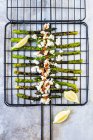 Barbecued green asparagus with mozzarella — Stock Photo