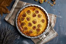 Close-up shot of delicious Freshly baked mascarpone fig tart — Stock Photo