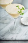 Cocktail di fizz bianco uovo di ananas con rum — Foto stock