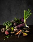 Garden vegatables and lentils — Stock Photo