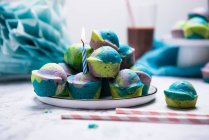 Tri-coloured mini vegan muffins — Stock Photo