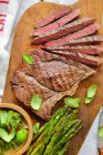 Grilled beef steak grilled asparagus — Stock Photo