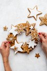 Ghirlanda di pan di zenzero, Natale celebrando atmosfera decorazione — Foto stock