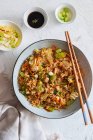 Kimchi-Rühren braten Reis mit Huhn — Stockfoto