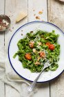 Spinach pasta with tomato, parmesan and toasted almonds — Stock Photo