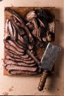 Beef brisket and ribs with old cleaver — Fotografia de Stock