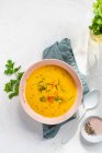 Vegan carrot and coriander soup — Stock Photo