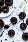 Primo piano di deliziose torte mini cioccolato bundt — Foto stock