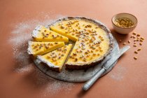 Torta della nonna Crostata di ricotta e limone con pinoli — Foto stock
