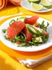 Grapefruit and avocado salad close-up view — Stock Photo