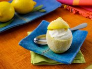 Vista ravvicinata di limone smerigliato — Foto stock