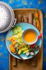 Гадо-Гадо (индонезийский салат с арахисовым соусом) — стоковое фото