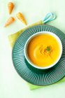 Zanahoria y sopa de naranja - foto de stock