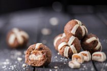 Pastry balls with marzipan and chocolate and caramel biscuit bars — Photo de stock