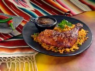 Lacquered chicken and red rice — Stock Photo