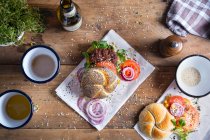 Hamburger with a Poppy Seed Bun, fresh tomatoes, onion and sesame seeds — Stock Photo
