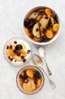 Pera Frutta secca Composta con yogurt — Foto stock