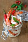 Noodles with prawns and chilis in glass jar — Stock Photo