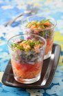 Salade de lentilles et tartare de saumon — Photo de stock