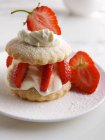 Strawberry cream cakes close-up view — Stock Photo