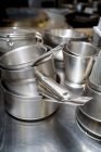 Pots et casseroles vue rapprochée — Photo de stock