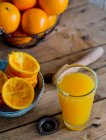 Fresh orange juice in glass — Stock Photo