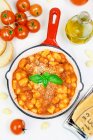 Mini gnocchi con sugo di pomodoro e parmigiano — Foto stock
