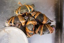 Tied crabs at a fish market, Thailand — Stock Photo