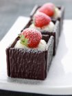 Mint chocolate wafers and vanilla icecream - foto de stock