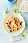 Cranberry chicken in white wine sauce, served with rice — Stock Photo