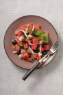 Греческий салат с сыром фета — стоковое фото