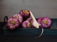 Fresh red onion on a wooden background — Stock Photo