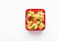Lunch box with healthy pasta salad — Stock Photo