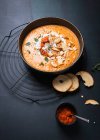 Vegan bell pepper and potato soup with ajvar and garlic bread chips — Stock Photo