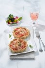 Mini tomato tarts with chevre cheese (Southern France) — Stock Photo