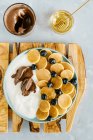 Mini pancakes with natural yoghurt, blueberry and chocolat cream — Stock Photo
